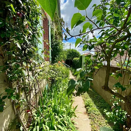 House Dijon, Garden, Parking